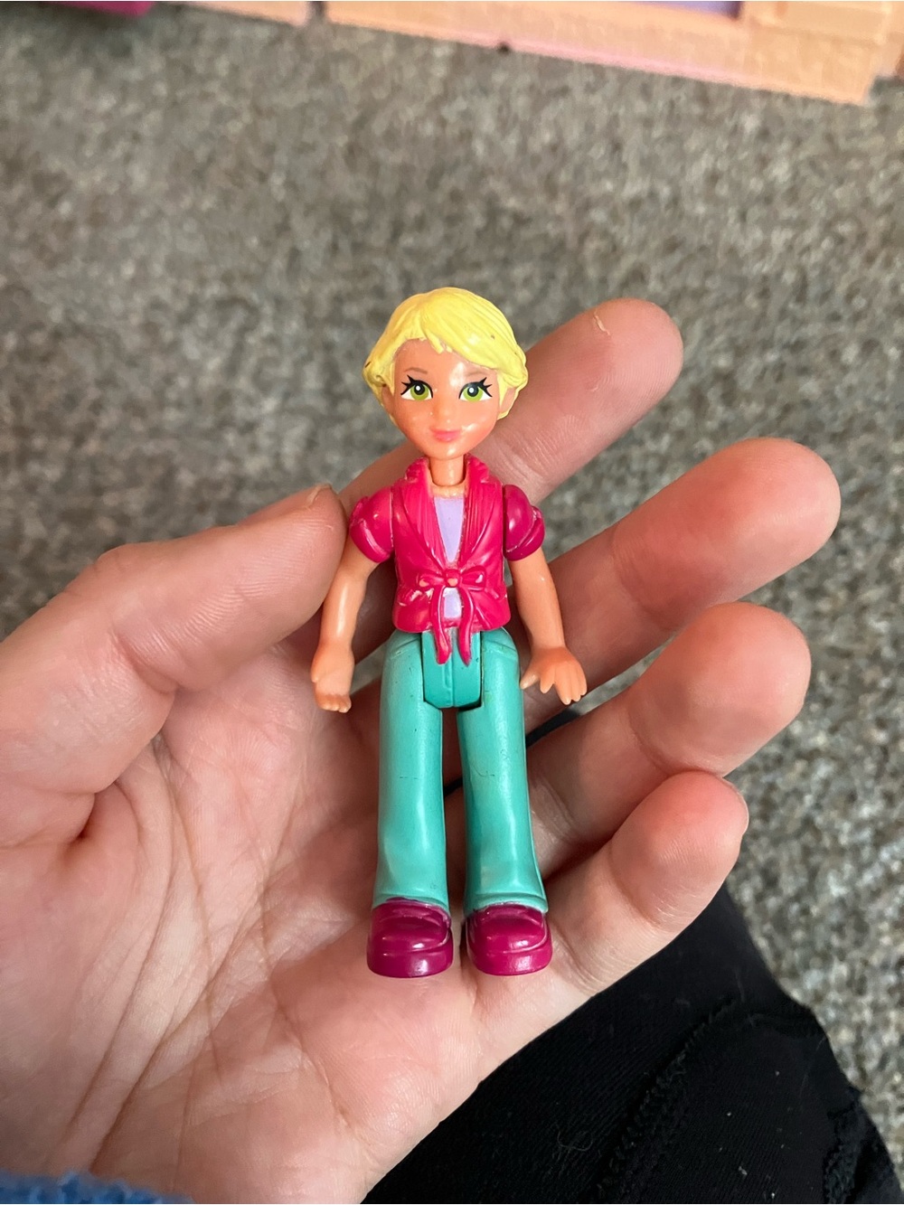 Fisher Price Sweet Streets dollhouse Blonde MOM GO ANYWHERE GIRLS doll figure